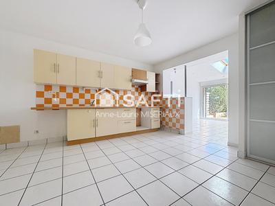 Maison - 98 m² - 5 pièces