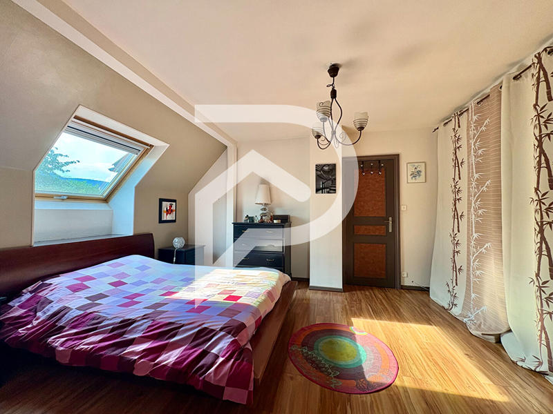 Maison - 180 m² - 8 pièces