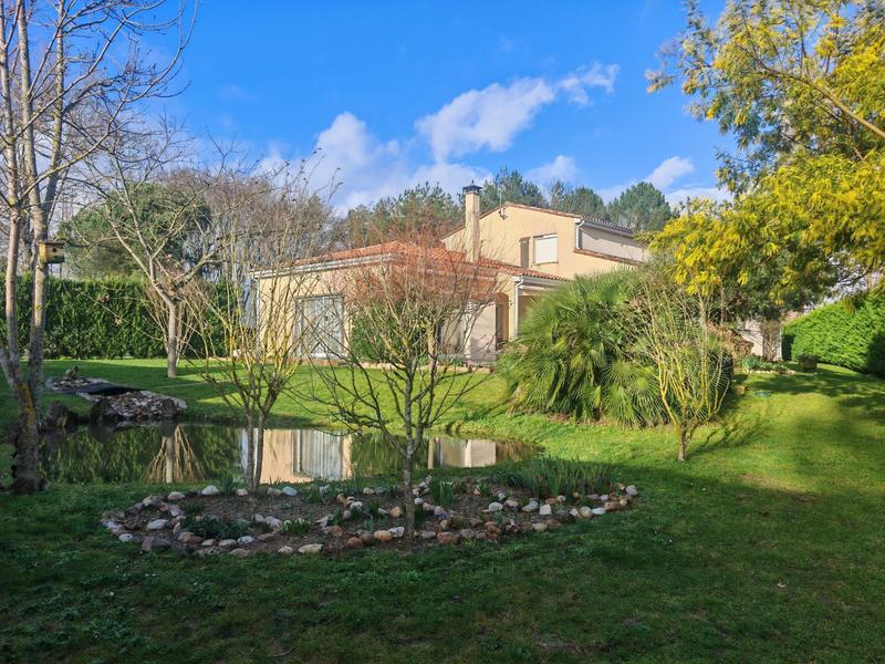 Maison - 225 m² - 5 pièces