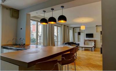 Appartement - 223 m² - 7 pièces