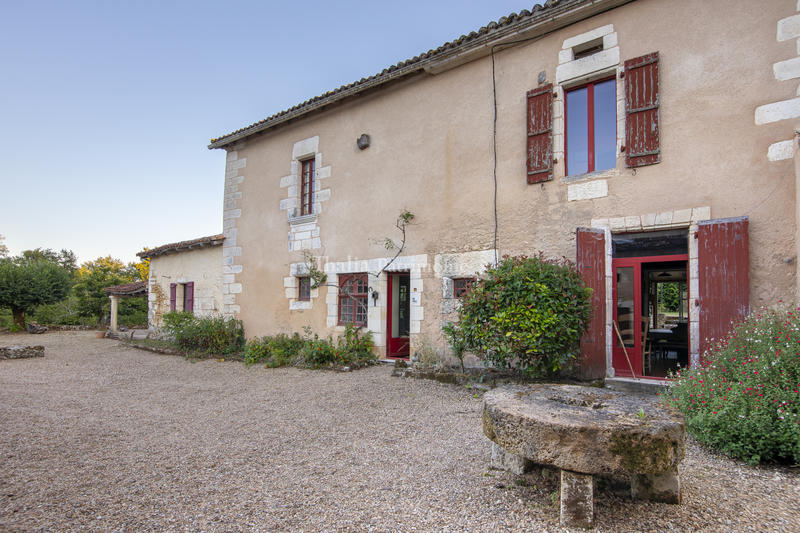 Propriété - 390 m² - 16 pièces