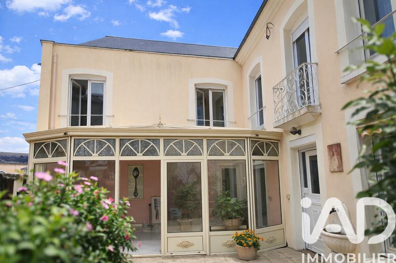 Maison - 208 m² - 8 pièces