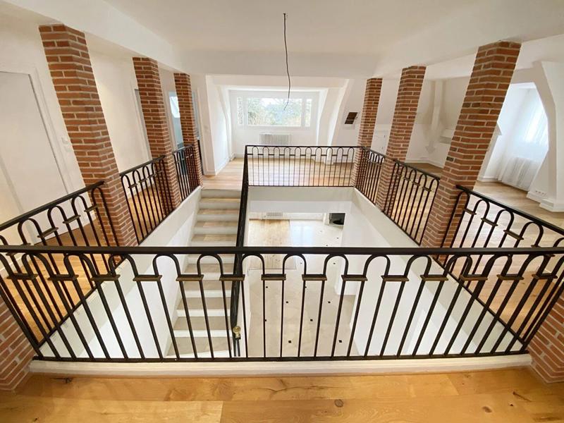 Maison - 305 m² - 6 pièces