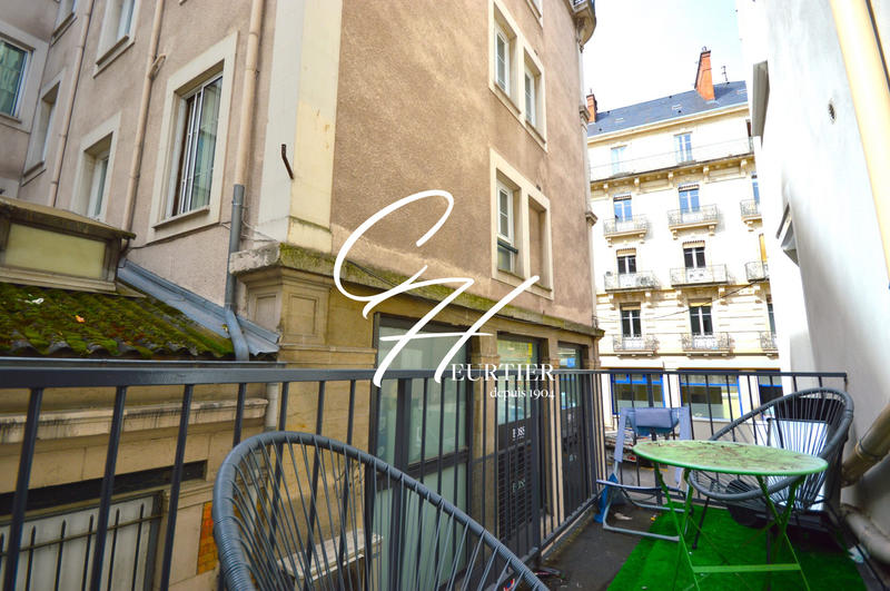 Appartement - 99 m² - 4 pièces