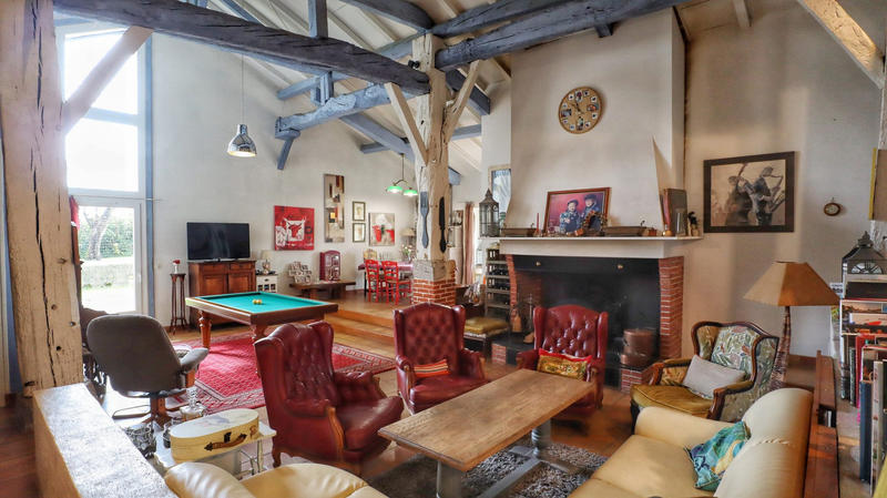 Maison - 230 m² - 8 pièces