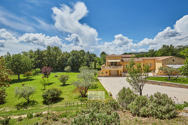 Maison - 220 m² - 7 pièces