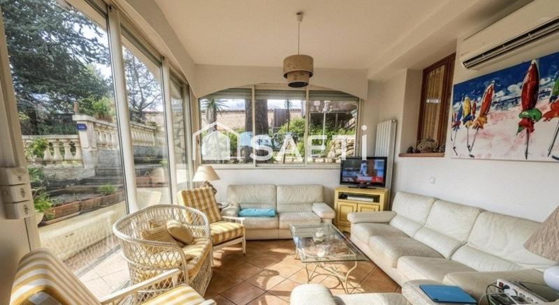 Maison - 270 m² - 11 pièces