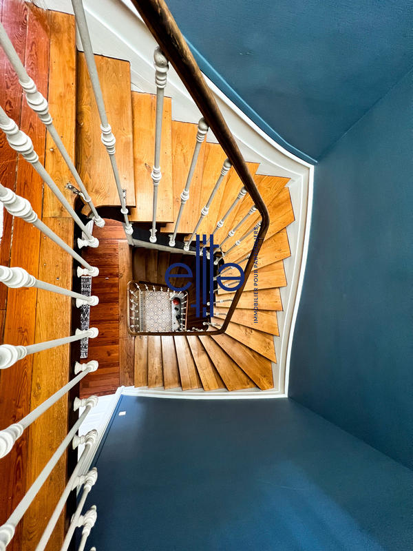 Maison - 204 m² - 9 pièces