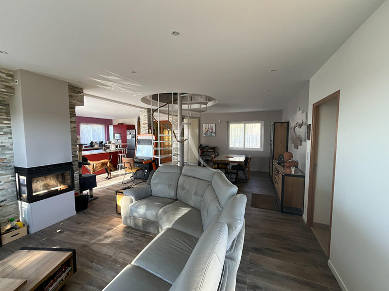 Maison - 180 m² - 8 pièces