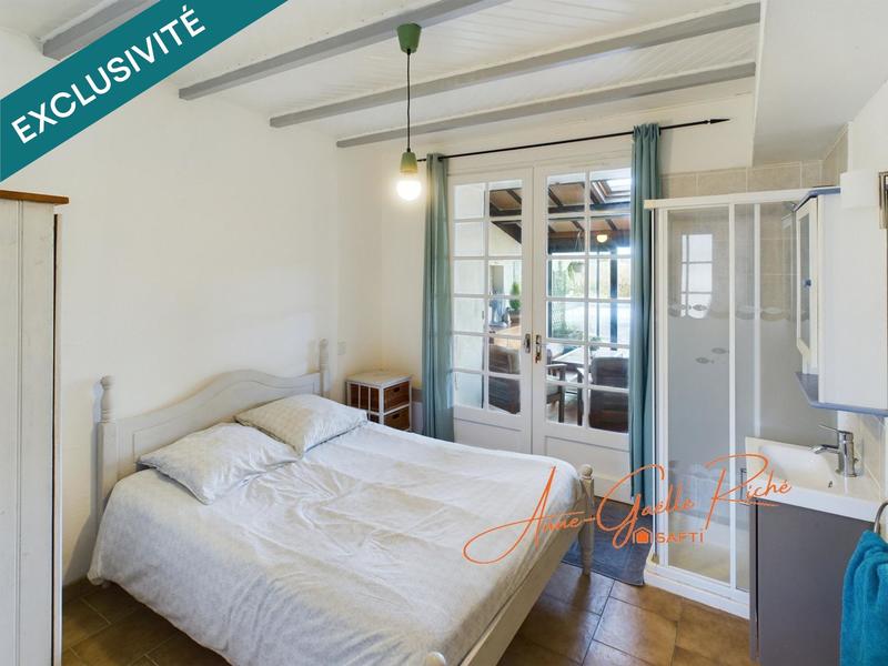 Maison - 300 m² - 16 pièces