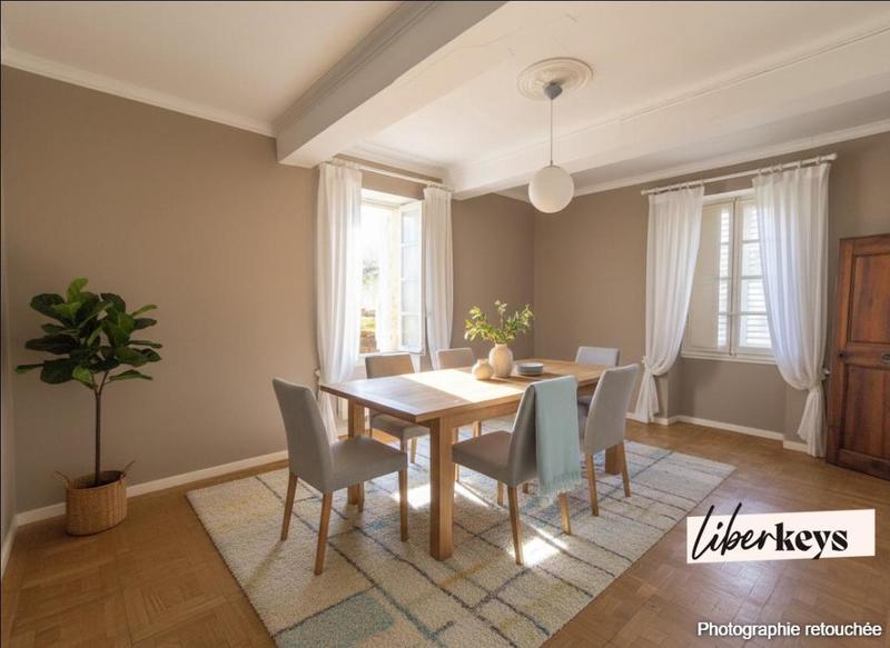 Maison - 249 m² - 7 pièces