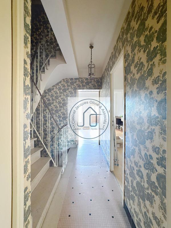 Maison - 186 m² - 9 pièces