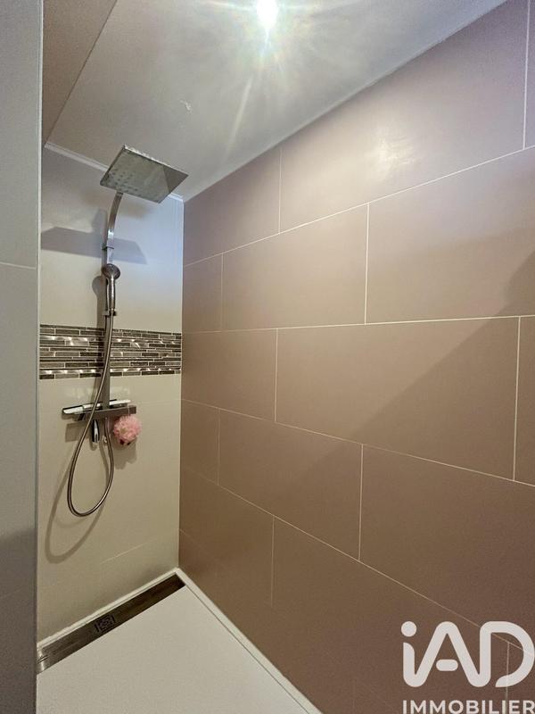 Maison - 242 m² - 7 pièces