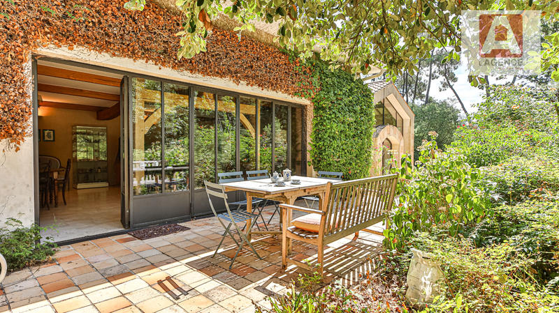 Maison - 233 m² - 8 pièces