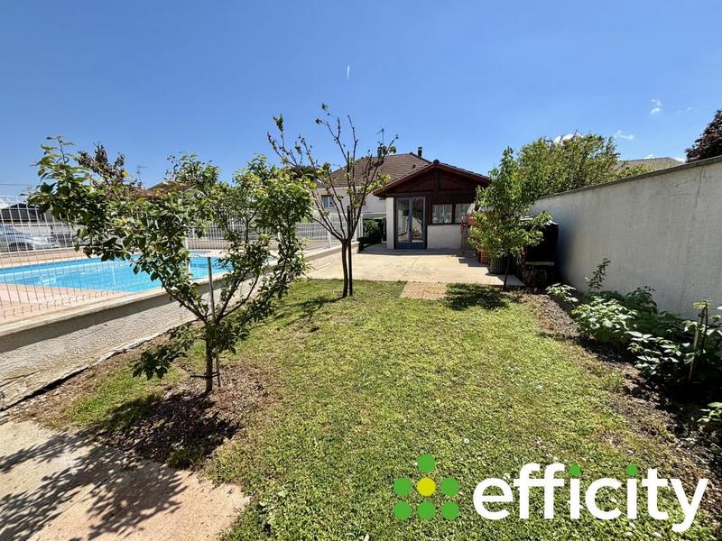 Villa - 235 m² - 9 pièces