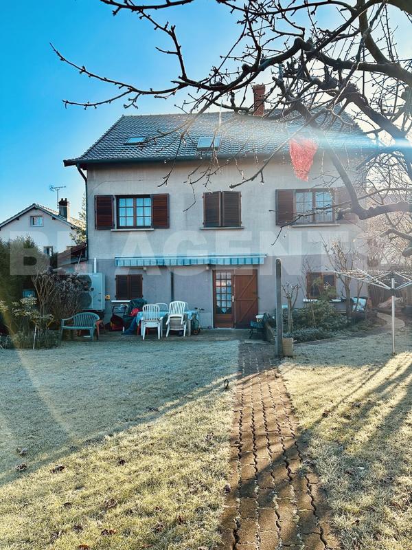 Maison - 220 m² - 10 pièces