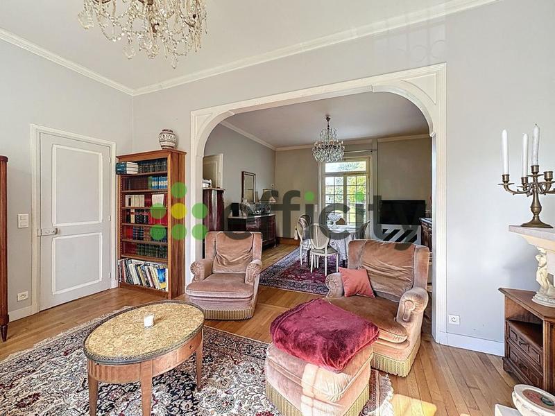 Chaumière - 214 m² - 9 pièces