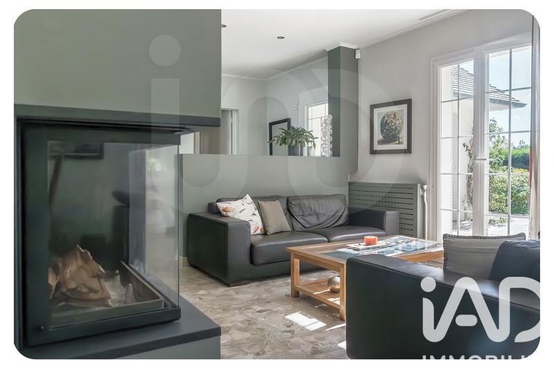 Maison - 225 m² - 8 pièces