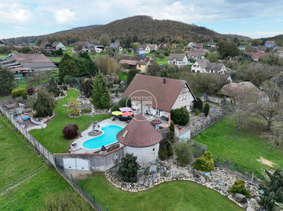 Maison - 195 m² - 7 pièces