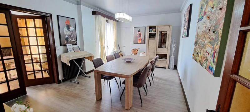 Villa - 210 m² - 9 pièces