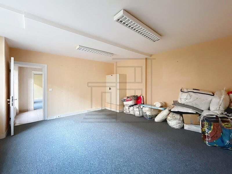 Local commercial - 170 m² - 6 pièces