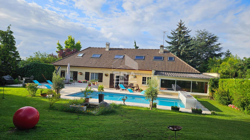 Maison - 269 m² - 12 pièces