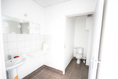 Local commercial - 82 m² - 2 pièces