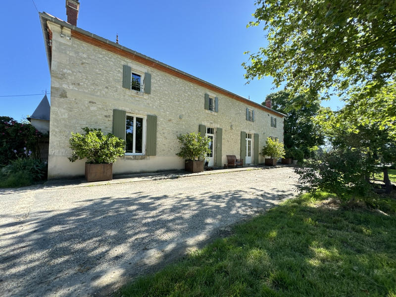Maison - 287 m² - 10 pièces