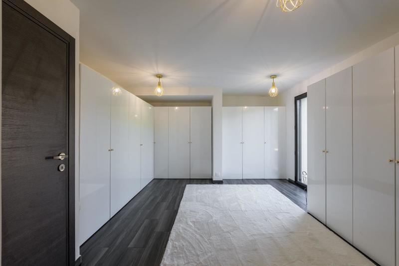 Maison - 250 m² - 6 pièces