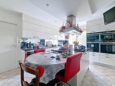 Maison - 167 m² - 5 pièces