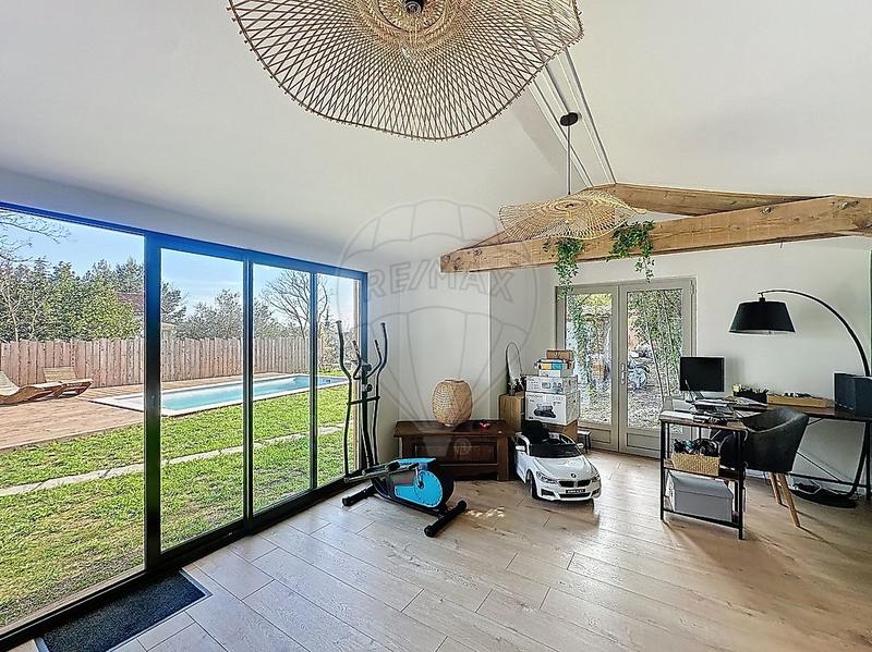 Maison - 217 m² - 9 pièces