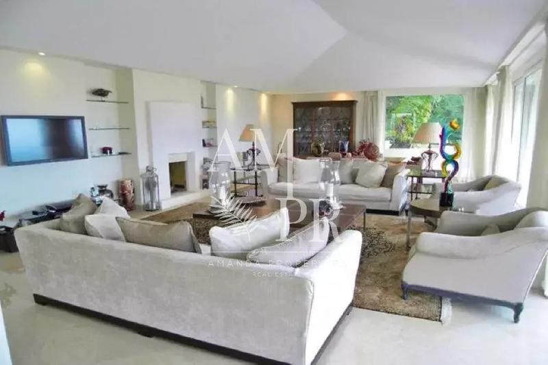 Villa - 300 m² - 8 pièces