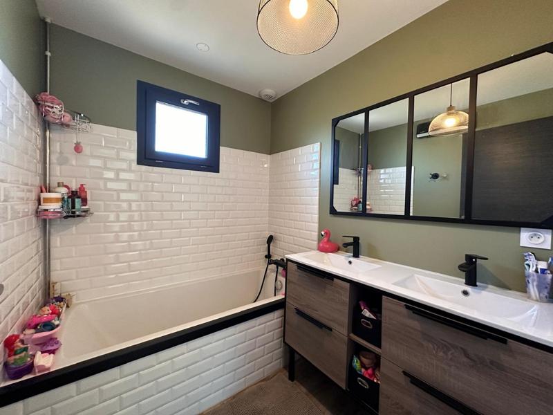 Maison - 121 m² - 4 pièces