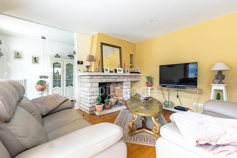 Maison - 260 m² - 8 pièces