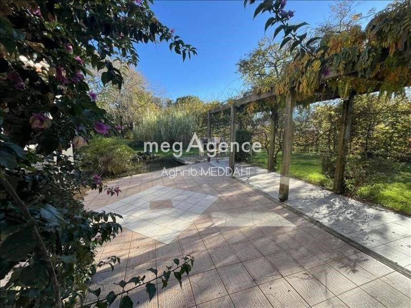 Maison - 240 m² - 5 pièces