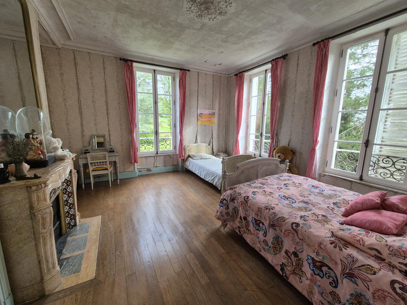 Maison - 430 m² - 12 pièces