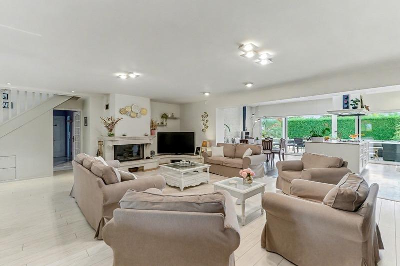 Maison - 211 m² - 5 pièces