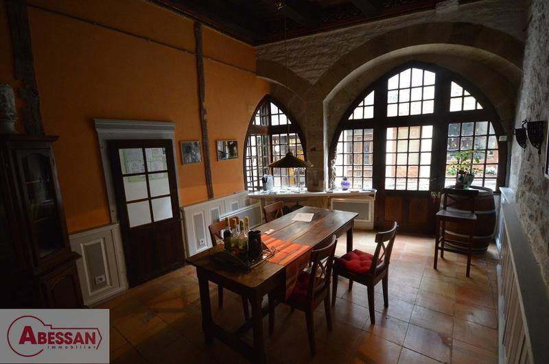 Maison - 460 m² - 11 pièces