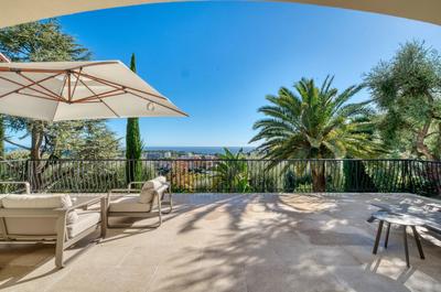 Villa - 270 m² - 8 pièces