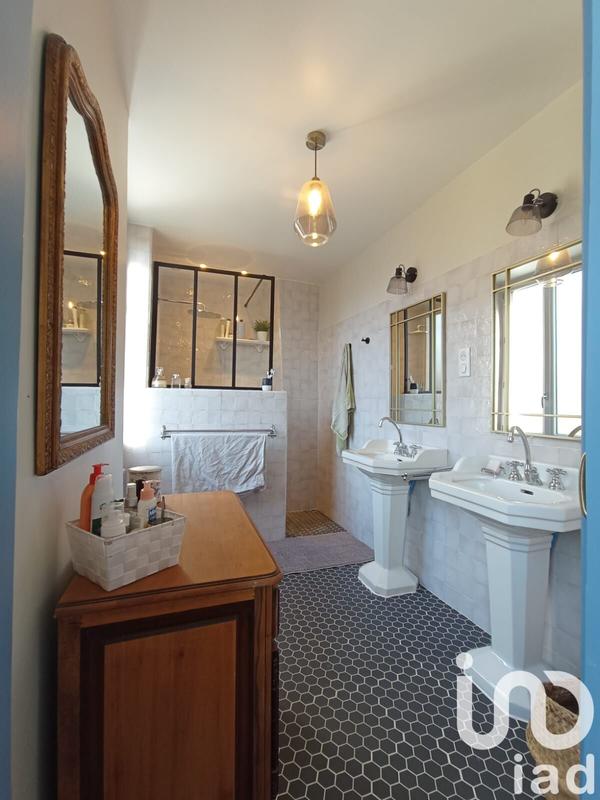 Maison - 210 m² - 8 pièces