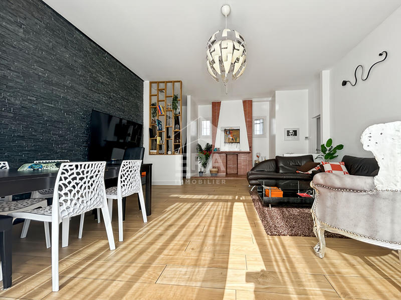 Maison - 222 m² - 10 pièces