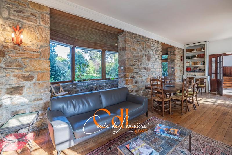 Maison - 240 m² - 8 pièces