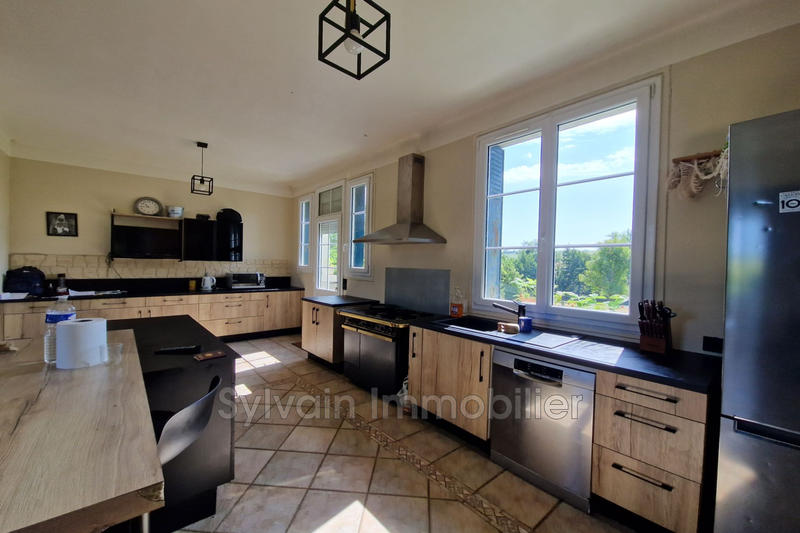 Maison - 216 m² - 6 pièces