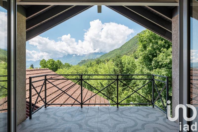 Maison - 222 m² - 7 pièces