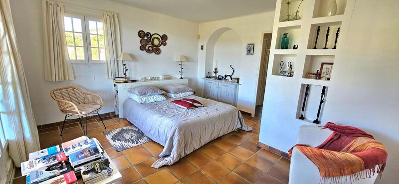 Maison - 242 m² - 7 pièces