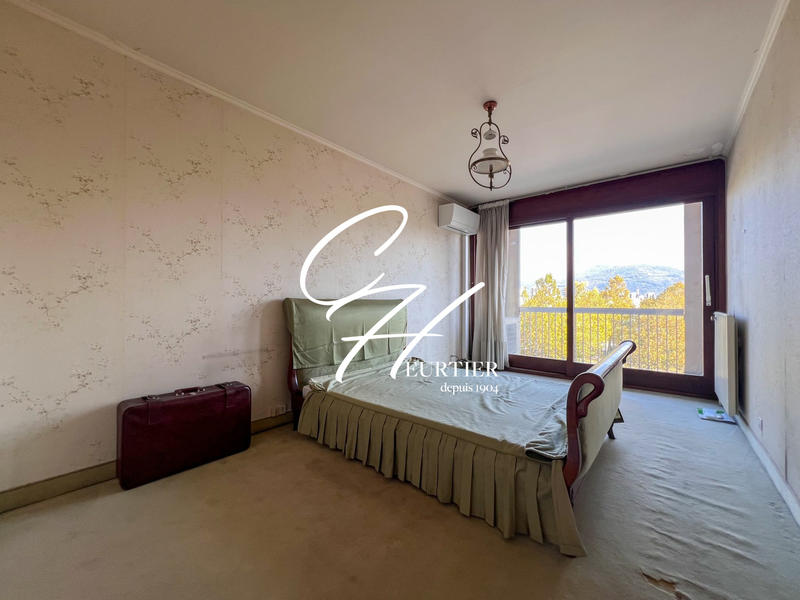 Appartement - 94 m² - 4 pièces