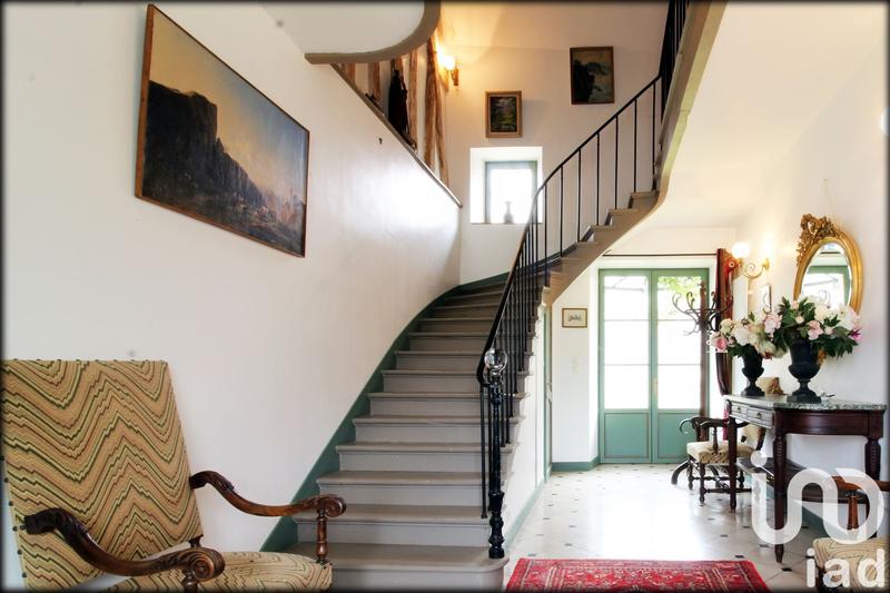 Maison - 1 500 m² - 25 pièces