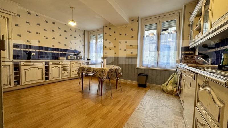 Maison de ville - 235 m² - 9 pièces