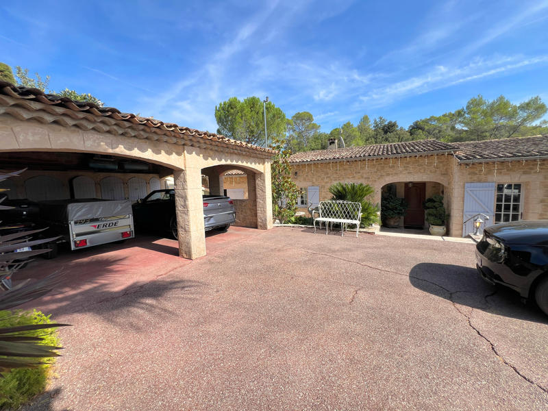 Maison - 212 m² - 7 pièces