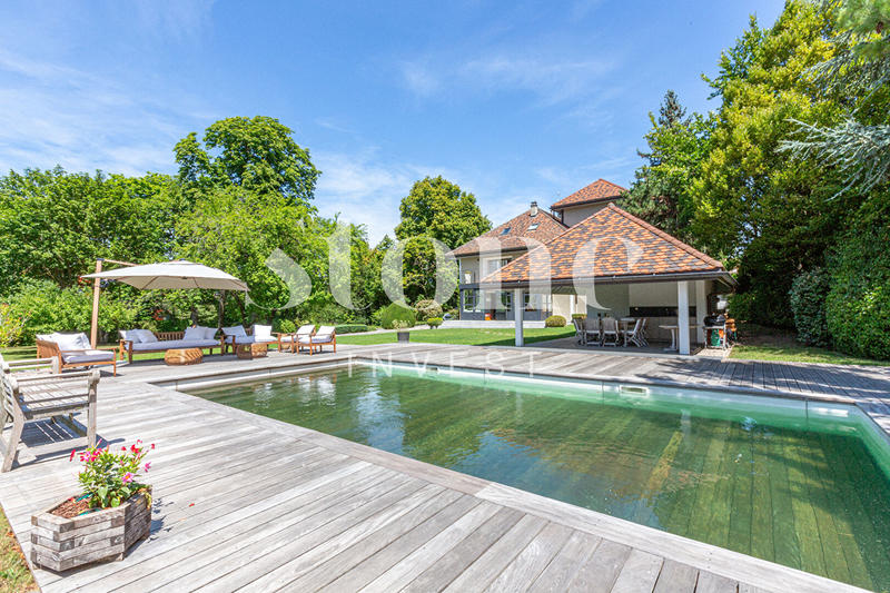 Maison - 320 m² - 8 pièces